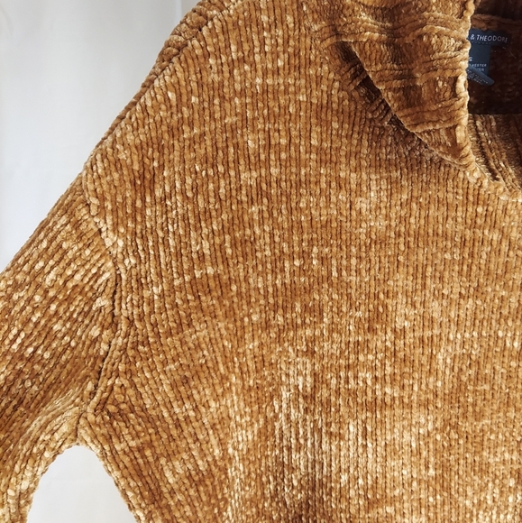 Small Boxy Cropped Sweater With Mock Neck by Chelsea and Theodore - Picture 2 of 11